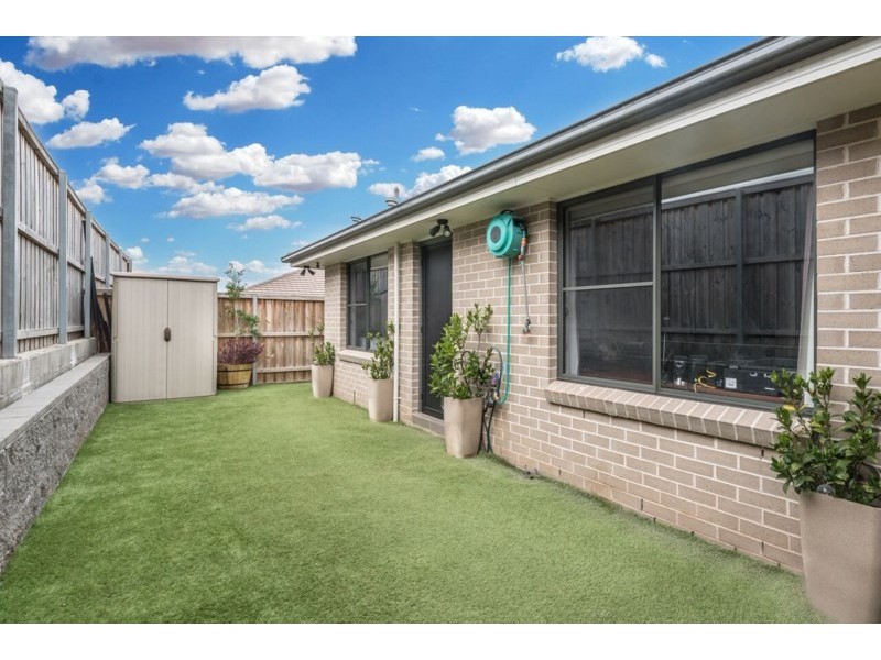 16 Rosedale Circuit, Carnes Hill NSW 2171