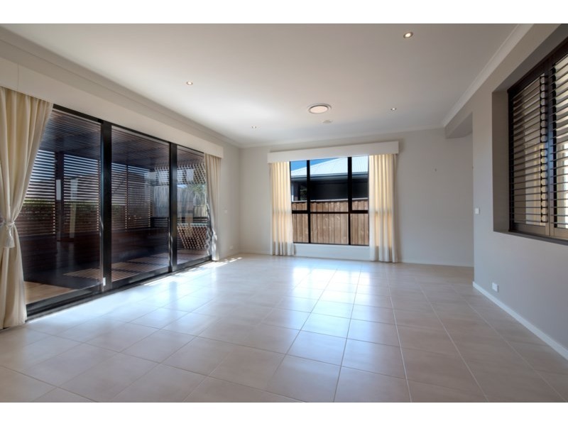 54 Pioneer Drive, Carnes Hill NSW 2171