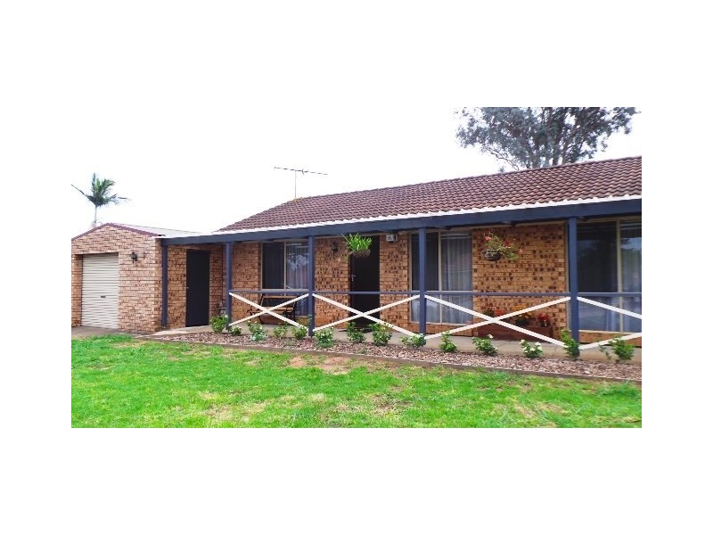 9 Hamlet Cresent, Rosemeadow NSW 2560