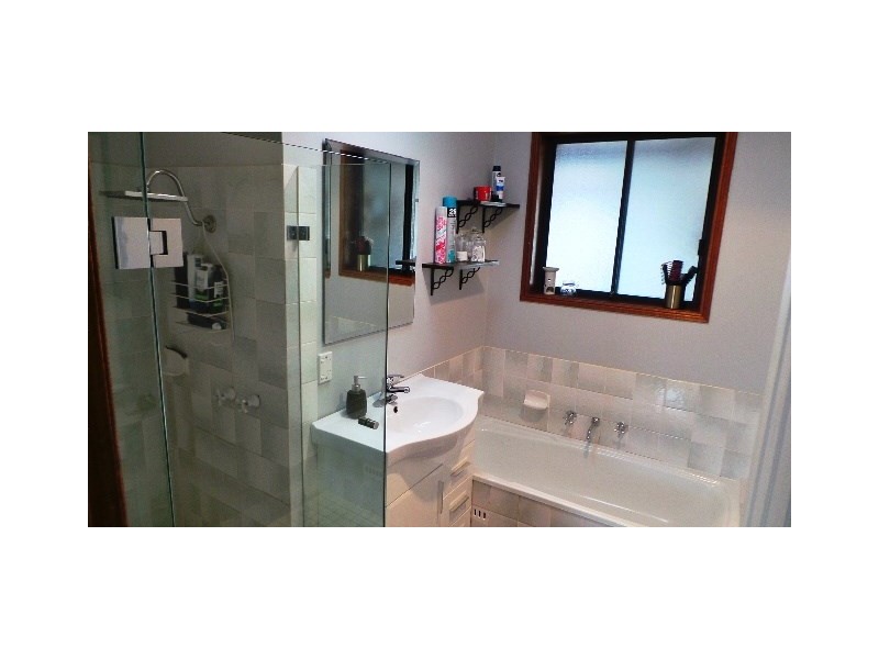 9 Hamlet Cresent, Rosemeadow NSW 2560