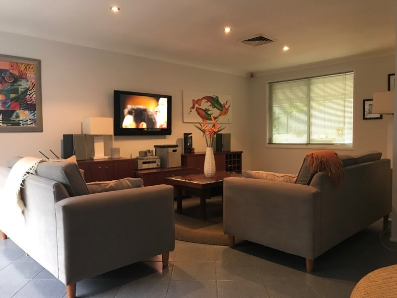 9 Julia Close, West Hoxton NSW 2171