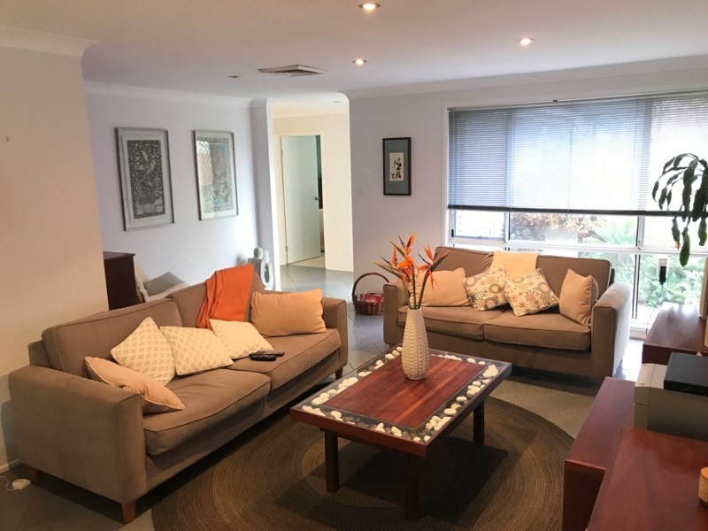 9 Julia Close, West Hoxton NSW 2171