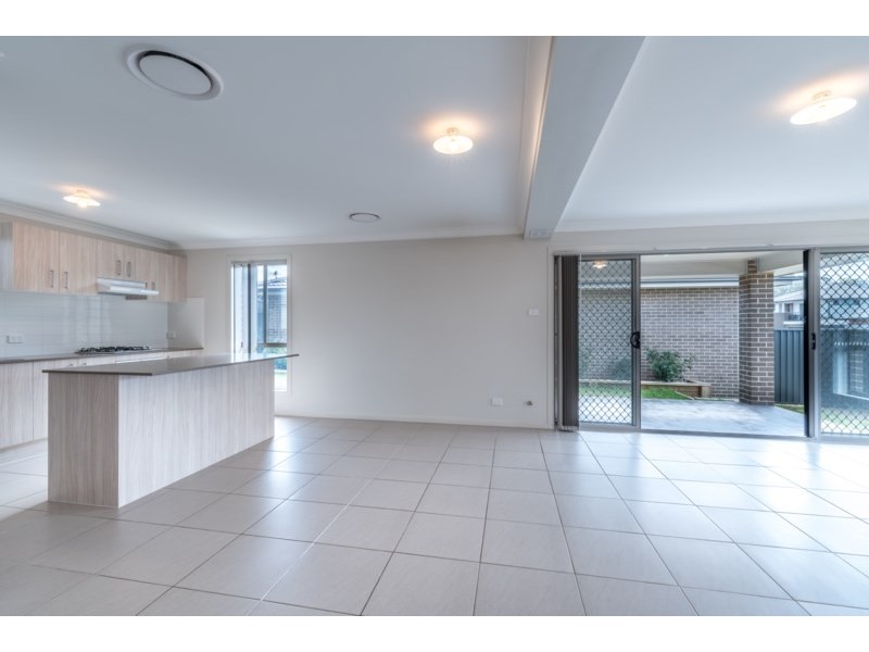 8 Kingsford Smith Avenue, Middleton Grange NSW 2171