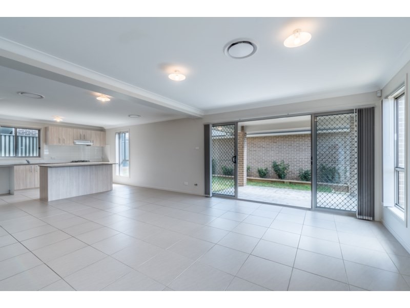 8 Kingsford Smith Avenue, Middleton Grange NSW 2171