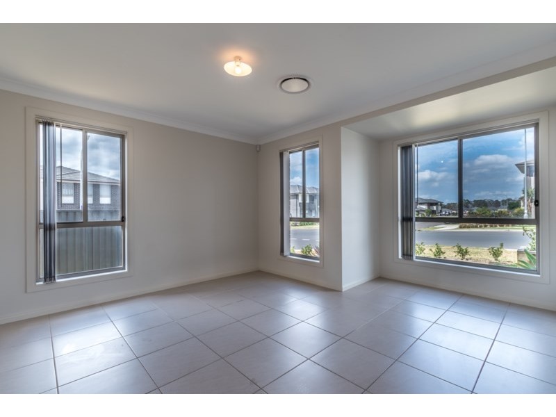 8 Kingsford Smith Avenue, Middleton Grange NSW 2171