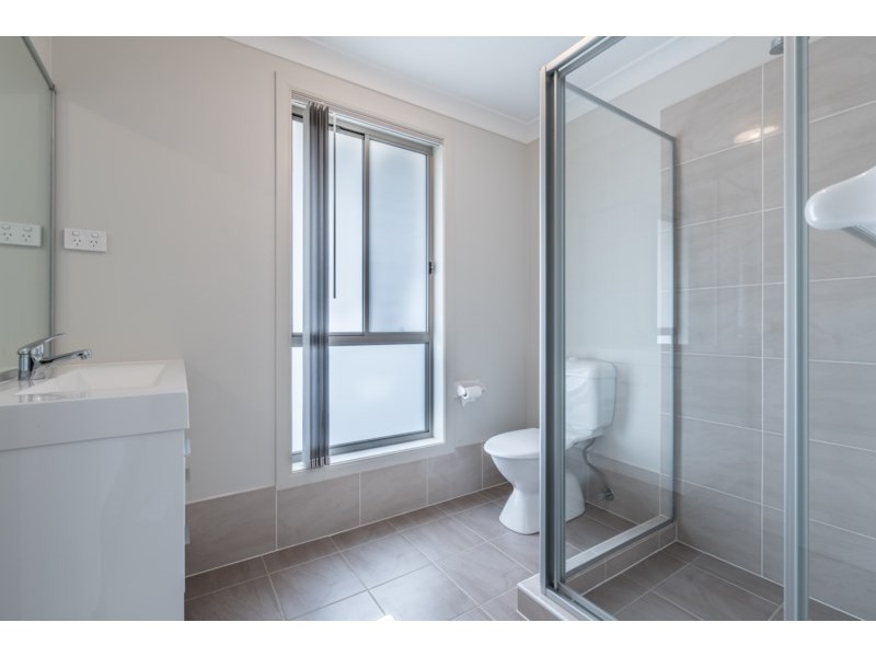 8 Kingsford Smith Avenue, Middleton Grange NSW 2171