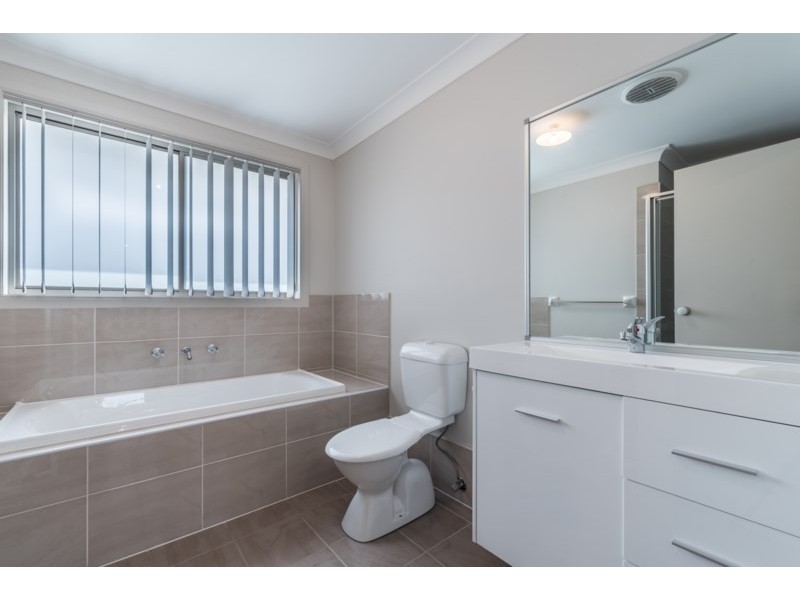 8 Kingsford Smith Avenue, Middleton Grange NSW 2171