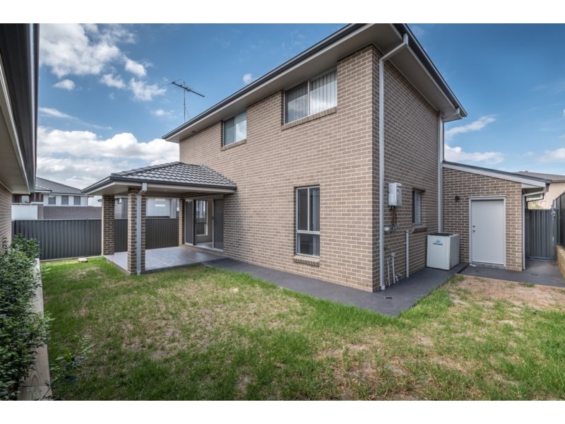 8 Kingsford Smith Avenue, Middleton Grange NSW 2171