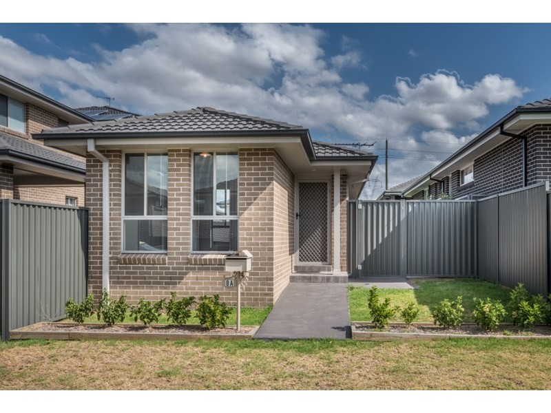 8 Kingsford Smith Avenue, Middleton Grange NSW 2171