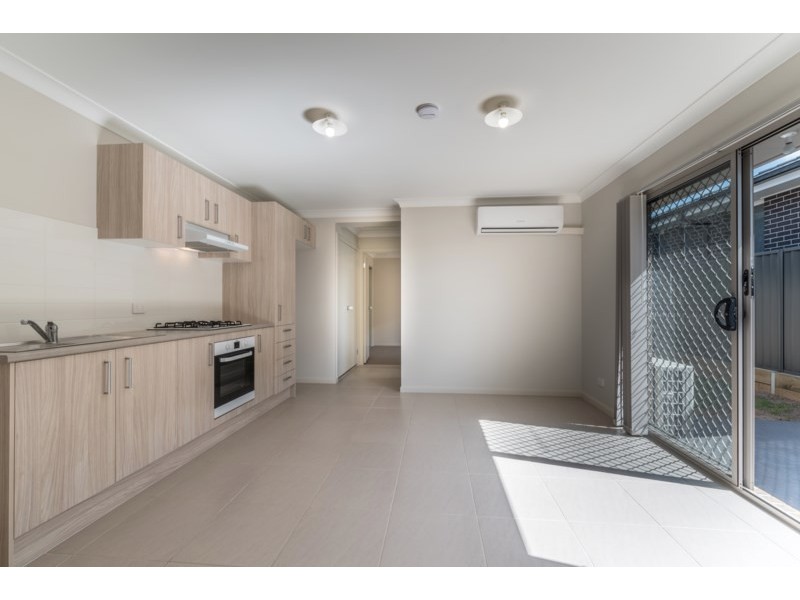 8 Kingsford Smith Avenue, Middleton Grange NSW 2171