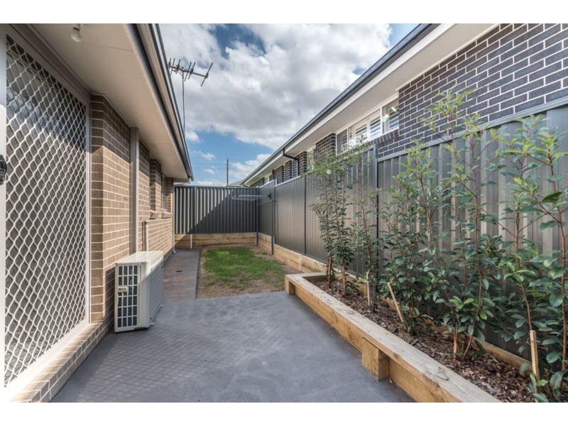 8 Kingsford Smith Avenue, Middleton Grange NSW 2171