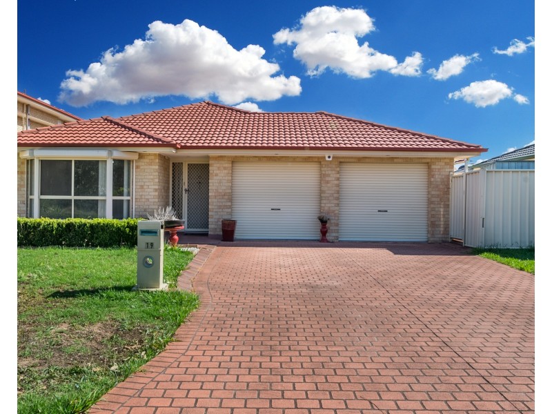 19 Coffs Harbour Avenue, Hoxton Park NSW 2171