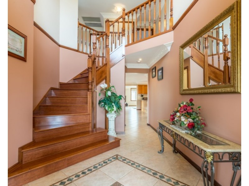 8 Sarah Hollands Drive, Horningsea Park NSW 2171