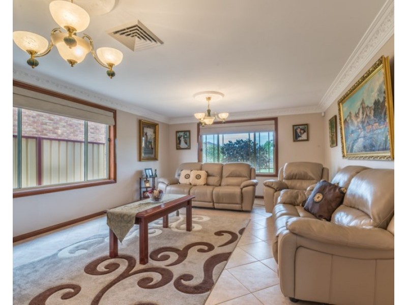 8 Sarah Hollands Drive, Horningsea Park NSW 2171