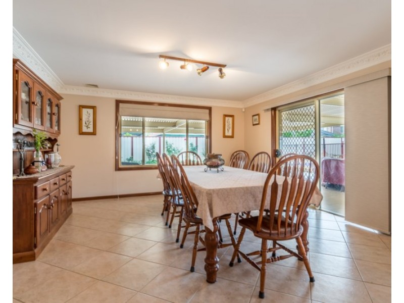 8 Sarah Hollands Drive, Horningsea Park NSW 2171