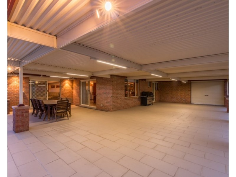 8 Sarah Hollands Drive, Horningsea Park NSW 2171