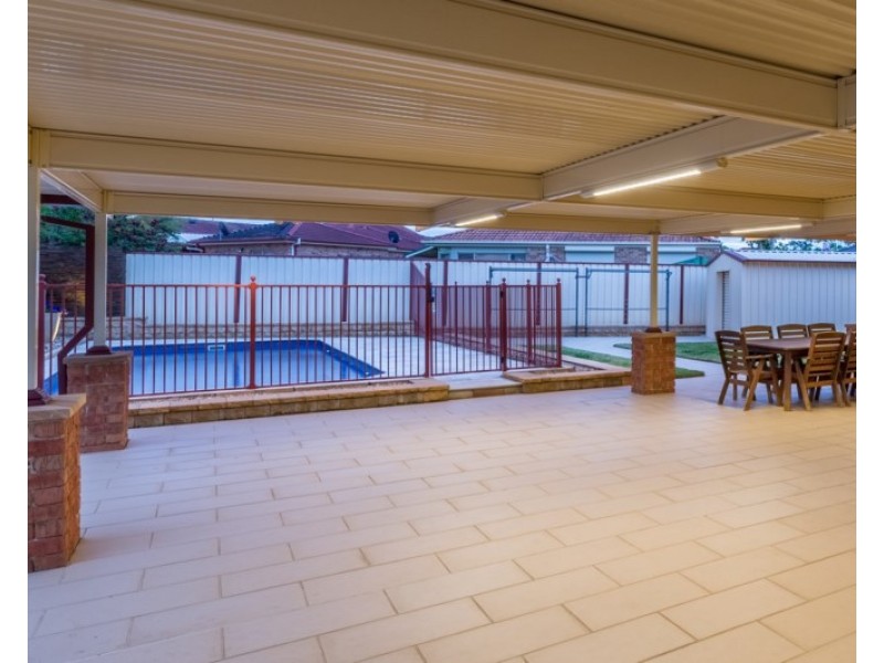 8 Sarah Hollands Drive, Horningsea Park NSW 2171