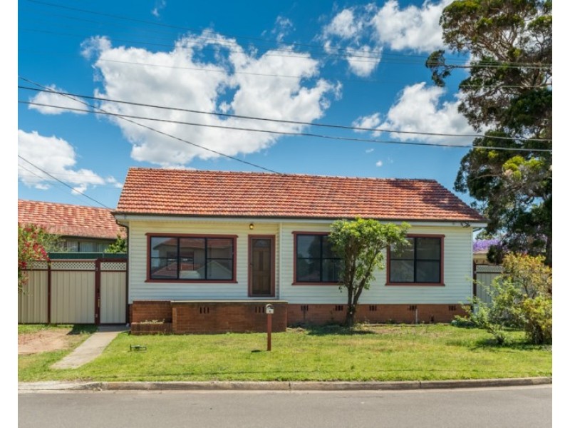 4 Banksia Crescent, Fairfield East NSW 2165