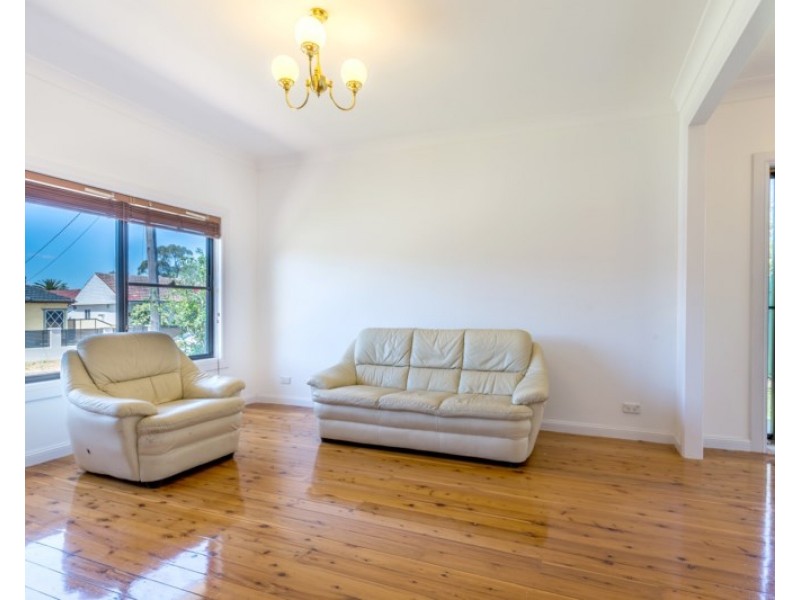 4 Banksia Crescent, Fairfield East NSW 2165