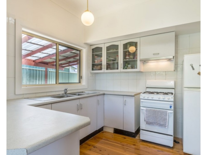 4 Banksia Crescent, Fairfield East NSW 2165