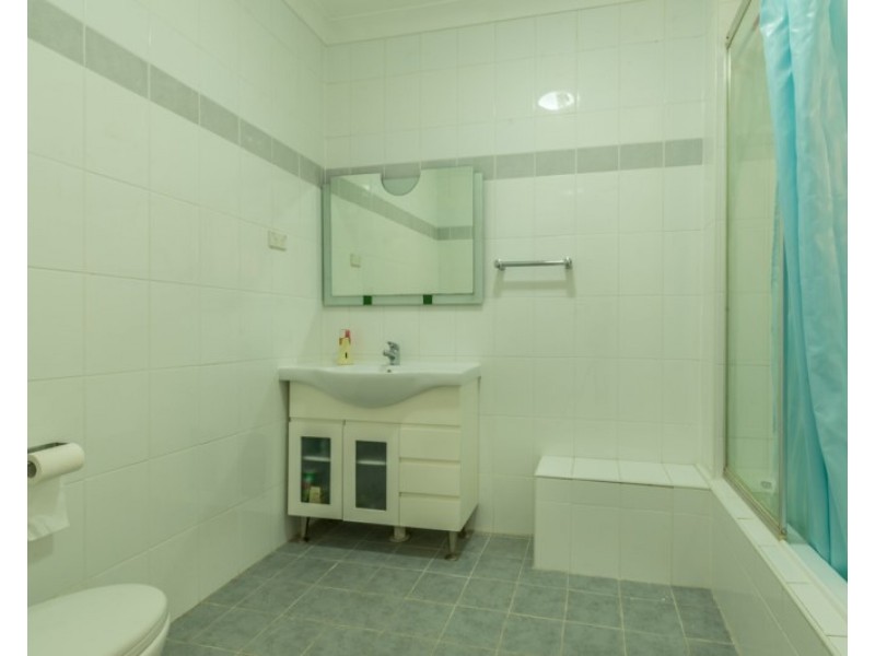 4 Banksia Crescent, Fairfield East NSW 2165