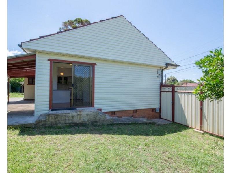 4 Banksia Crescent, Fairfield East NSW 2165