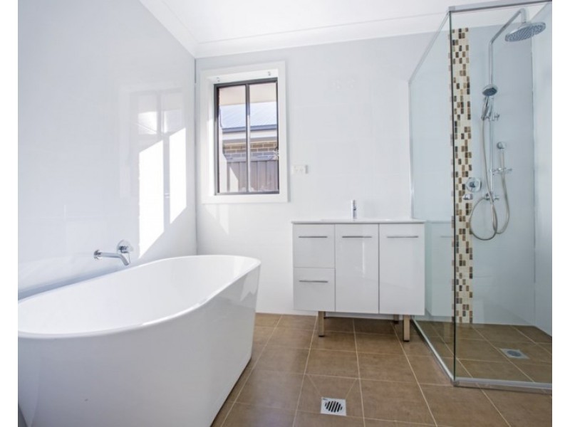 6 Thorpe Circuit, Oran Park NSW 2570