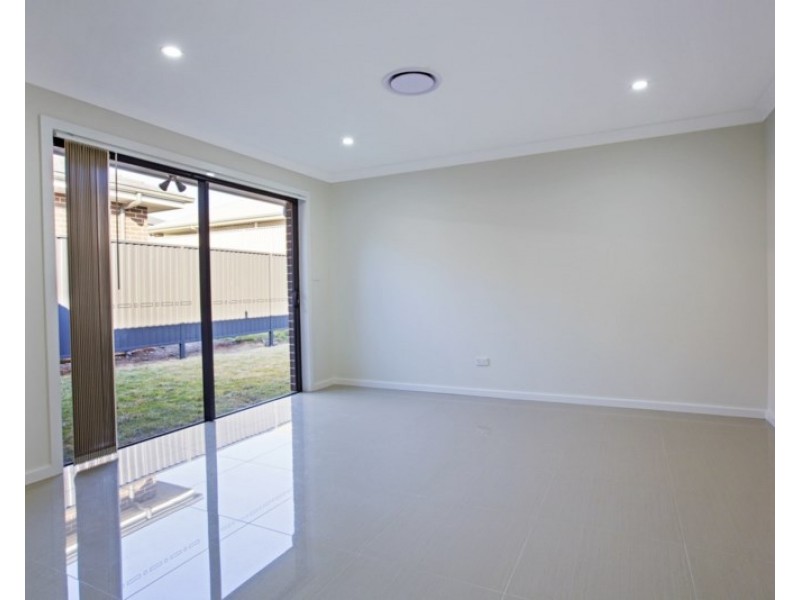 6 Thorpe Circuit, Oran Park NSW 2570