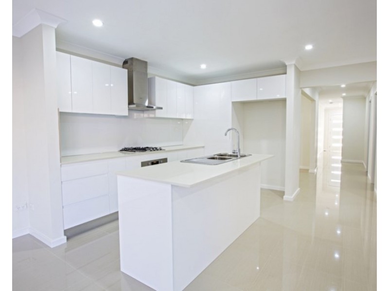 6 Thorpe Circuit, Oran Park NSW 2570