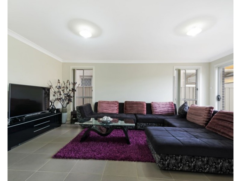 12 Follet Avenue, Middleton Grange NSW 2171