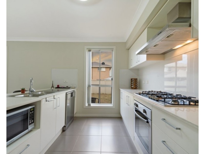 12 Follet Avenue, Middleton Grange NSW 2171