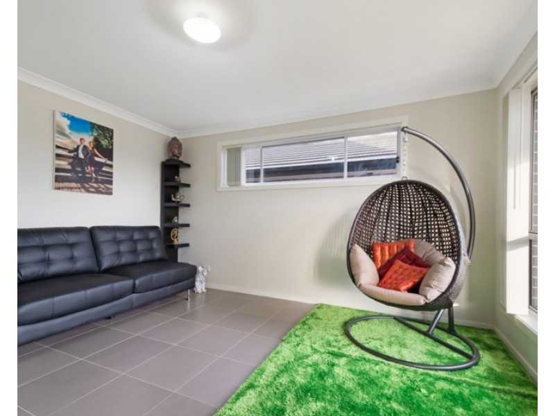 12 Follet Avenue, Middleton Grange NSW 2171