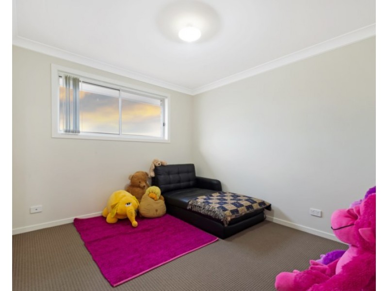 12 Follet Avenue, Middleton Grange NSW 2171