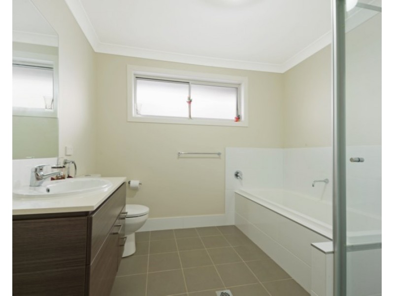 12 Follet Avenue, Middleton Grange NSW 2171