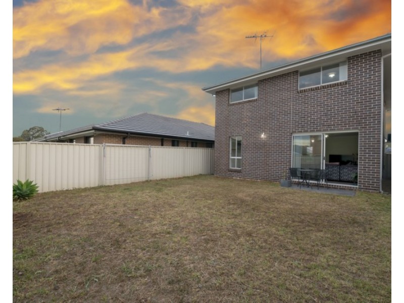 12 Follet Avenue, Middleton Grange NSW 2171