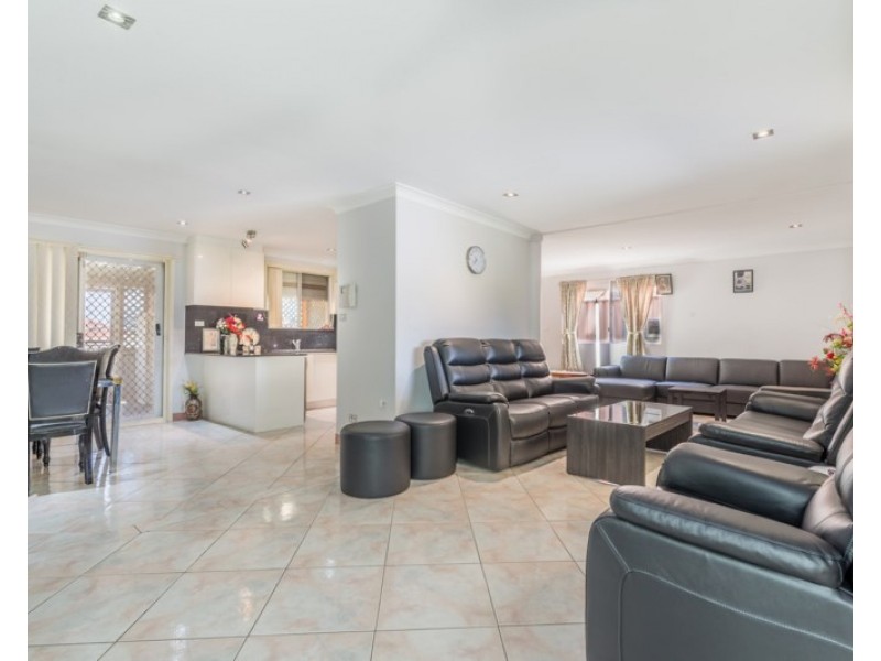 34 Swan Circuit, Green Valley NSW 2168