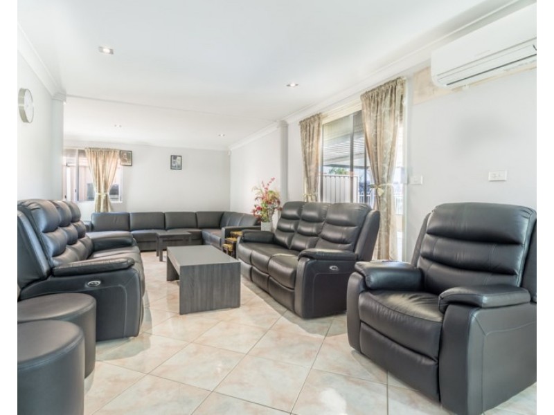 34 Swan Circuit, Green Valley NSW 2168