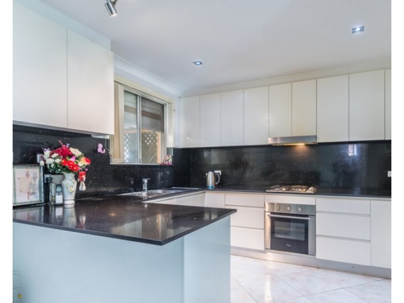 34 Swan Circuit, Green Valley NSW 2168