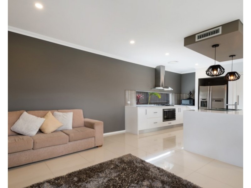 86 Pioneer Drive, Carnes Hill NSW 2171