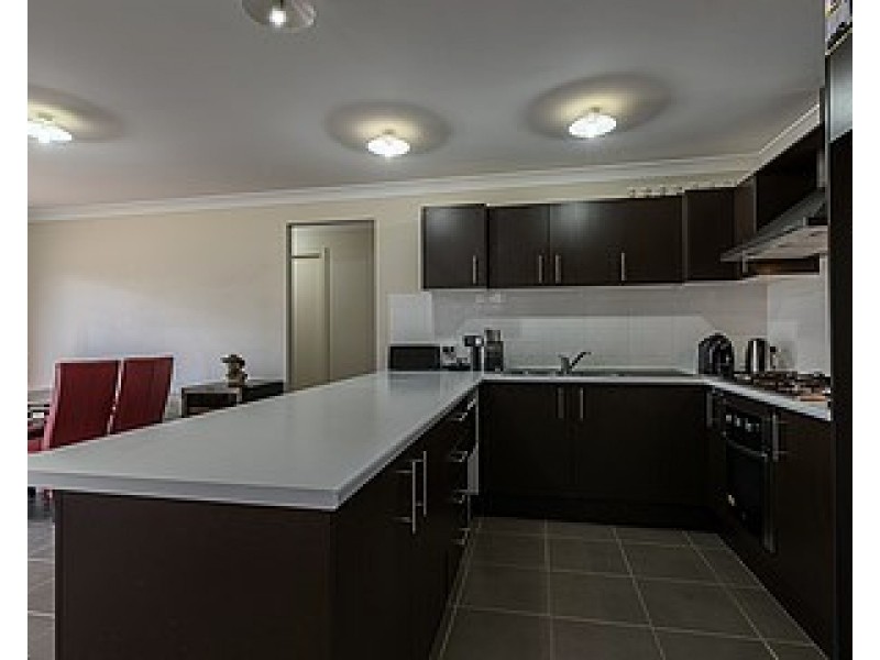 15 McIntyre, Middleton Grange NSW 2171