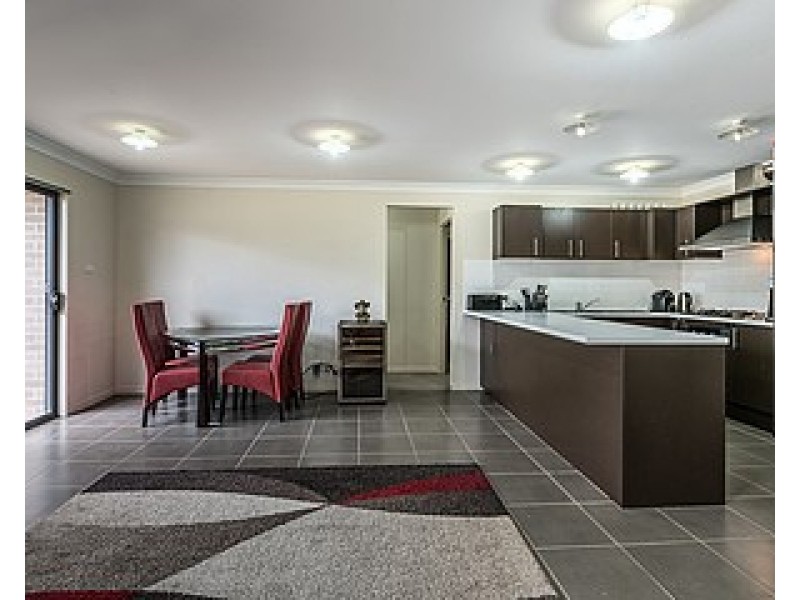 15 McIntyre, Middleton Grange NSW 2171