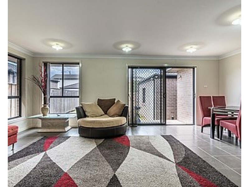 15 McIntyre, Middleton Grange NSW 2171