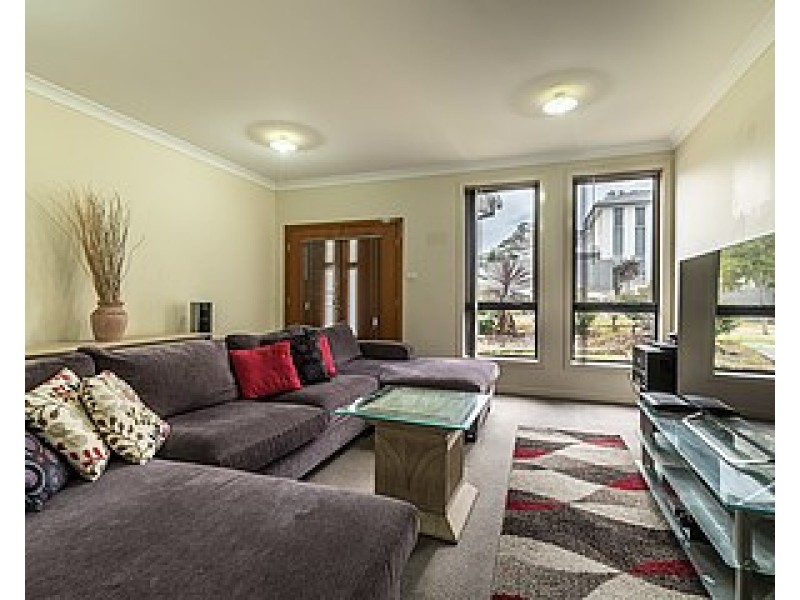 15 McIntyre, Middleton Grange NSW 2171
