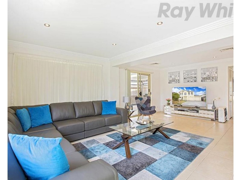 90 Carmichael Drive, West Hoxton NSW 2171