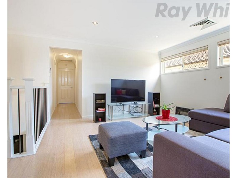 90 Carmichael Drive, West Hoxton NSW 2171