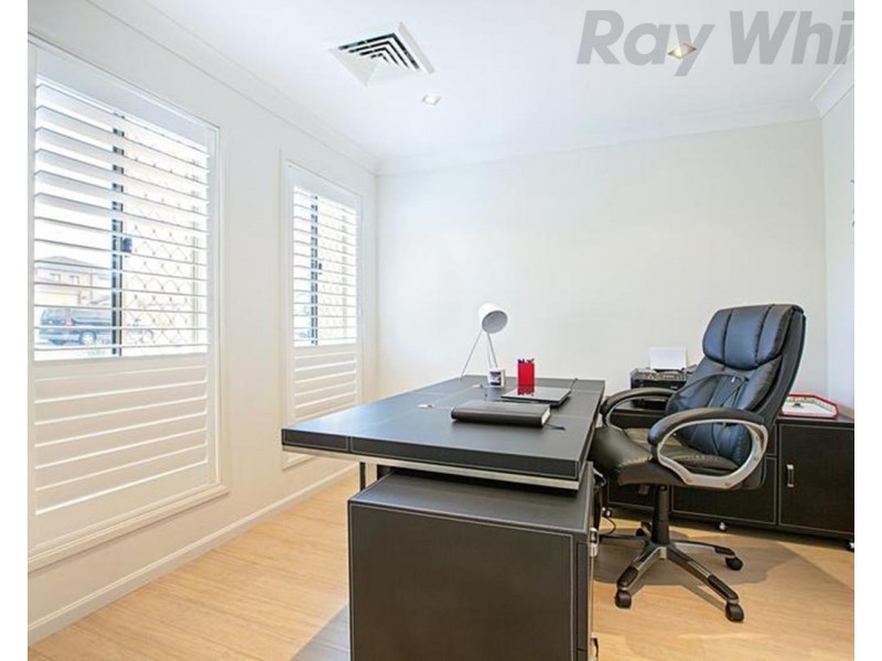 90 Carmichael Drive, West Hoxton NSW 2171