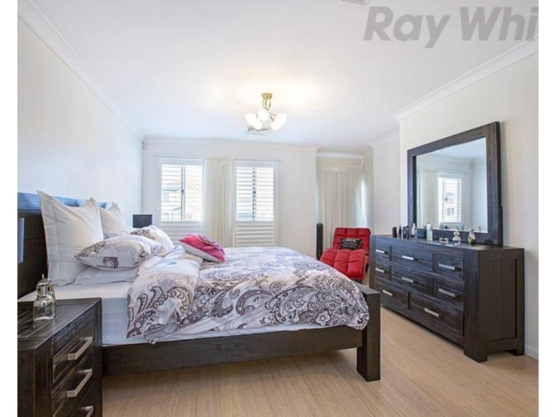 90 Carmichael Drive, West Hoxton NSW 2171