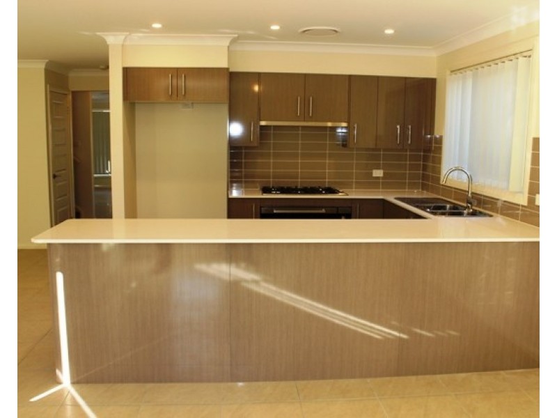40 Affleck Gardens, Middleton Grange NSW 2171