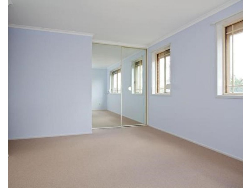 72 Cockatiel Court, Green Valley NSW 2168