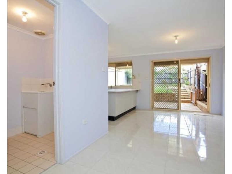 72 Cockatiel Court, Green Valley NSW 2168